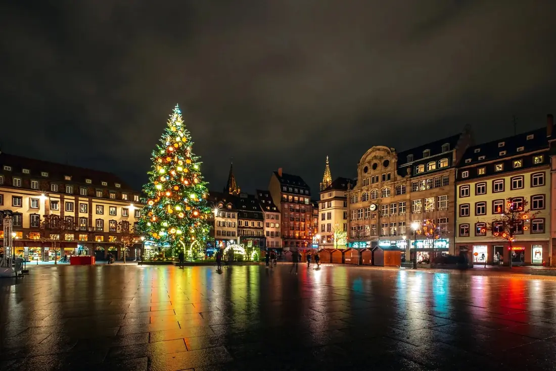 Marché de Noël illuminé à Strasbourg